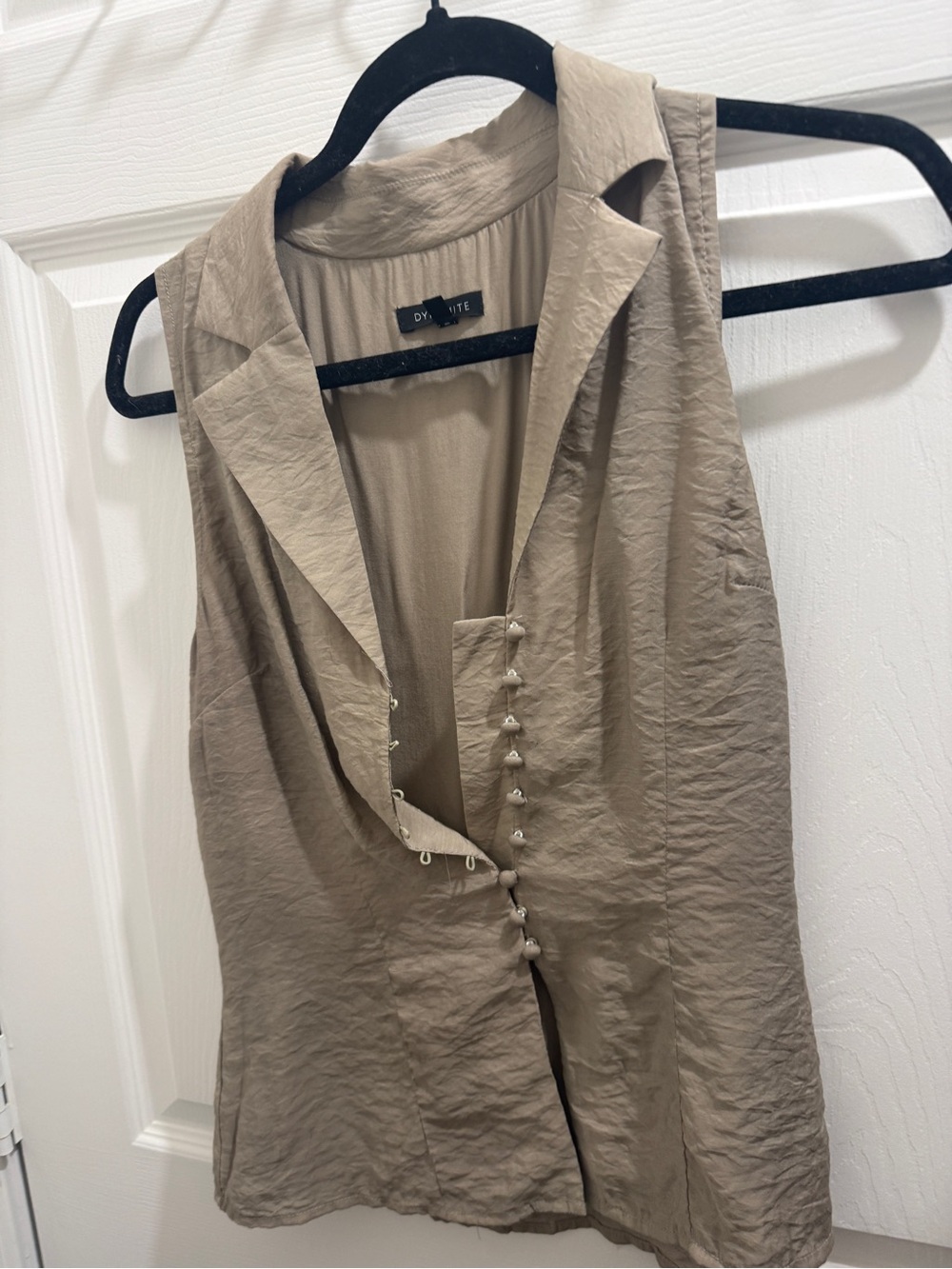 Dynamite Taupe Sleeveless Button-Front Blouse
